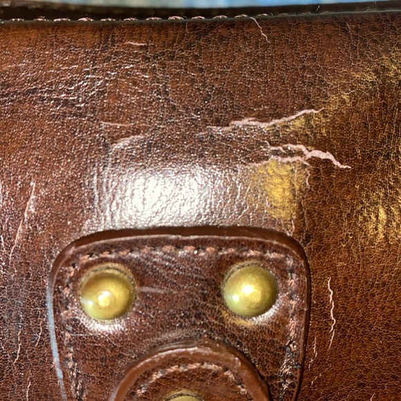 Vintage Nine West Genuine leather mini shoulder bag. Some separation on top fold - Picture 9 of 9